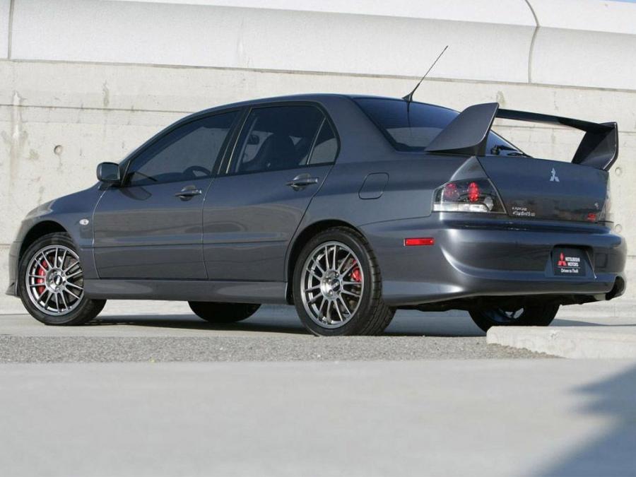  Mitsubishi Lancer Evolution IX SE 2006 года  (фото 2 из 2)